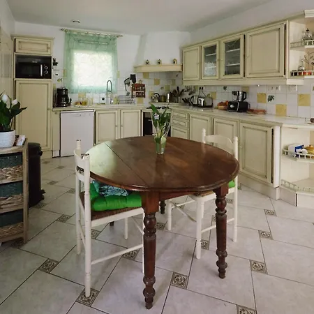 Maison Provencale Dans Un Cadre Bucolique