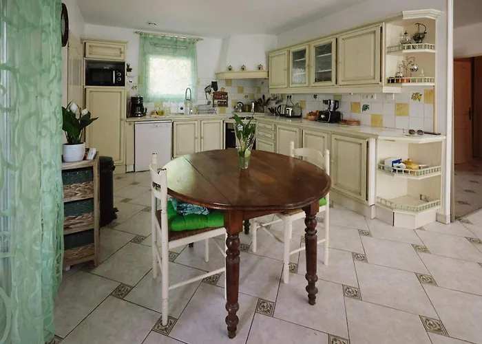 Maison Provencale Dans Un Cadre Bucolique
