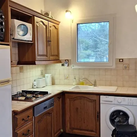 Maison Provencale Dans Un Cadre Bucolique *