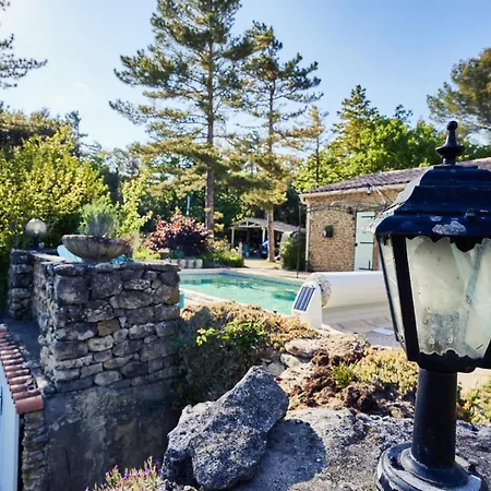 Maison Provencale Dans Un Cadre Bucolique